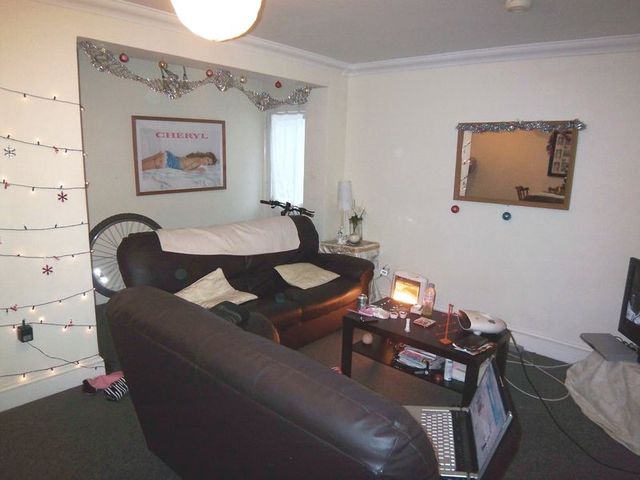 Image of 6 bedroom Terraced house to rent in Cherrywood Avenue Englefield Green Egham TW20 at Cherrywood Avenue Englefield Green Egham, TW20 0TE