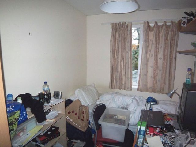  Image of 6 bedroom Terraced house to rent in Cherrywood Avenue Englefield Green Egham TW20 at Cherrywood Avenue Englefield Green Egham, TW20 0TE
