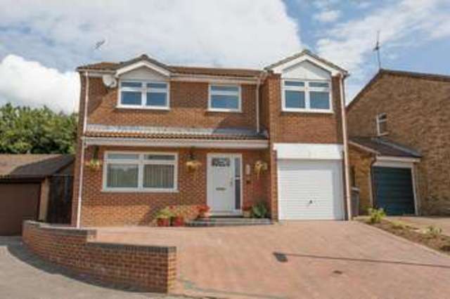  Image of 4 bedroom Detached house for sale in Chervil Close Horndean Waterlooville PO8 at Chervil Close Horndean Waterlooville, PO8 0DZ