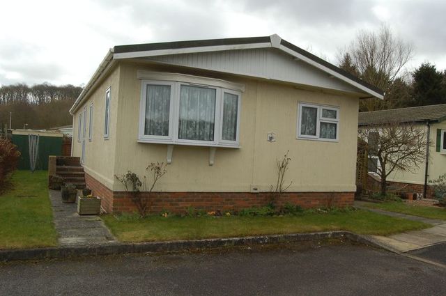  Image of 4 bedroom Retirement Property for sale in Chestnut Close Pine View Park Maulden Bedford MK45 at Chestnut Close Pine View Park Maulden, MK45 2FR