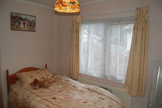  Image of 4 bedroom Retirement Property for sale in Chestnut Close Pine View Park Maulden Bedford MK45 at Chestnut Close Pine View Park Maulden, MK45 2FR