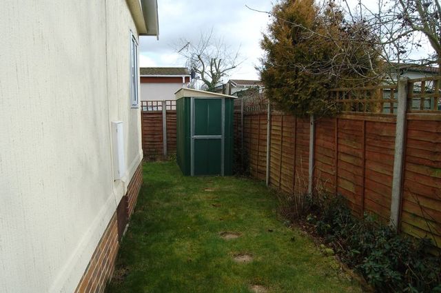 Image of 4 bedroom Retirement Property for sale in Chestnut Close Pine View Park Maulden Bedford MK45 at Chestnut Close Pine View Park Maulden, MK45 2FR