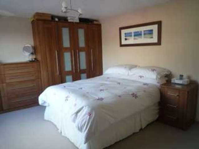  Image of 2 bedroom Maisonette to rent in Park Road Banstead SM7 at Park Road  Banstead, SM7 3BS