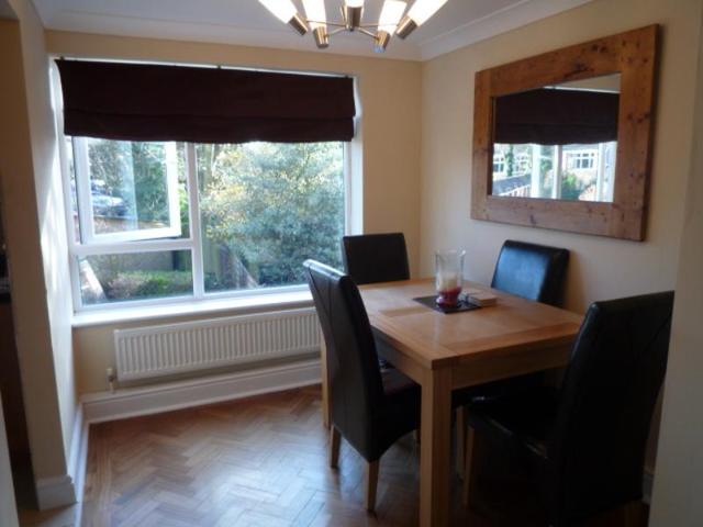  Image of 2 bedroom Maisonette to rent in Park Road Banstead SM7 at Park Road  Banstead, SM7 3BS