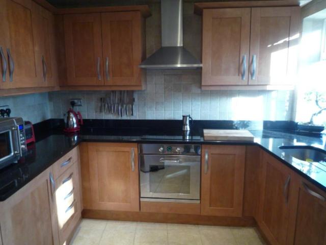  Image of 2 bedroom Maisonette to rent in Park Road Banstead SM7 at Park Road  Banstead, SM7 3BS