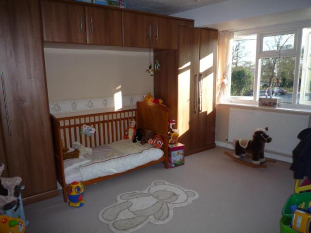  Image of 2 bedroom Maisonette to rent in Park Road Banstead SM7 at Park Road  Banstead, SM7 3BS
