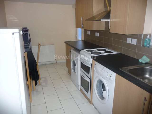  Image of 1 bedroom House Share to rent in Chiltern Crescent Earley Reading RG6 at Chiltern Crescent  Reading, RG6 1AN