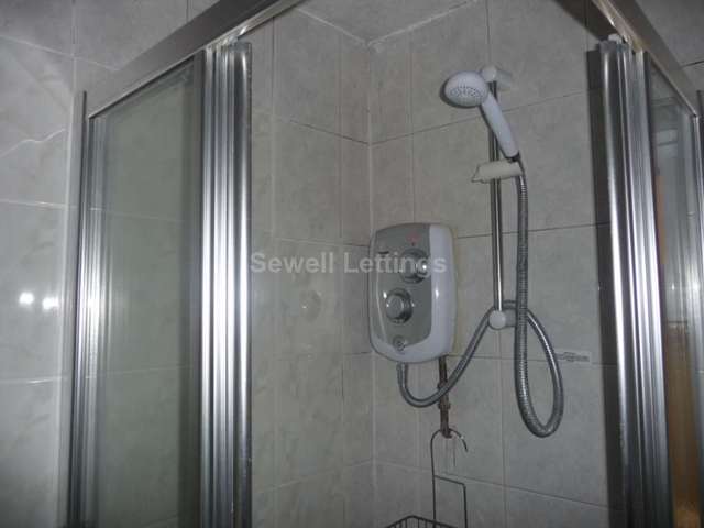  Image of 1 bedroom House Share to rent in Chiltern Crescent Earley Reading RG6 at Chiltern Crescent  Reading, RG6 1AN