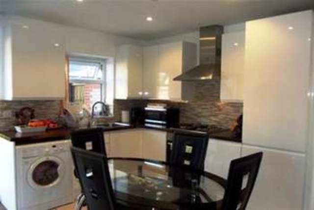  Image of Flat to rent in Rowden Park Gardens London E4 at London, E4 9AH