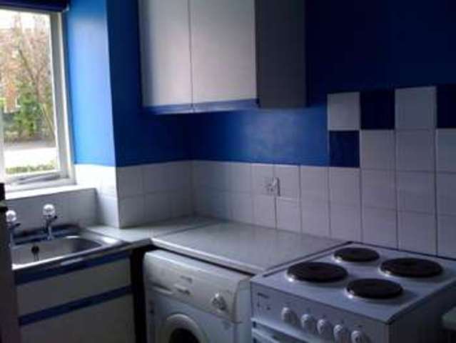  Image of 1 bedroom Flat to rent in Chipstead Close Sutton SM2 at Belmont Heights  Sutton, SM2 6BE