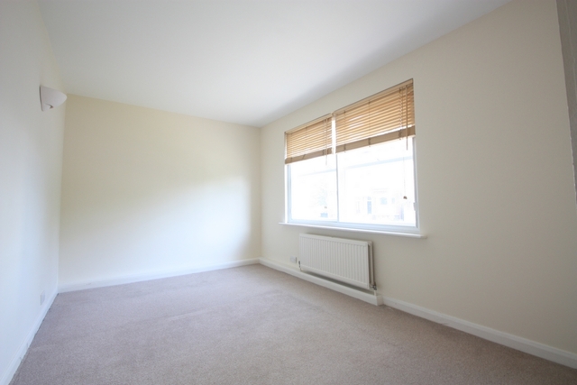  Image of 2 bedroom Flat for sale in Chivalry Road London SW11 at Chivalry Road  London, SW11 1HT