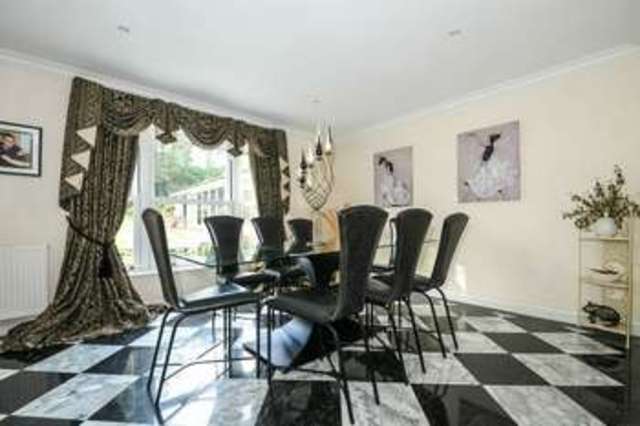 Image of 5 bedroom Detached house for sale in Chorleywood Road Loudwater Rickmansworth WD3 at Rickmansworth, WD3 4EY