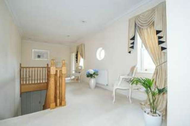  Image of 5 bedroom Detached house for sale in Chorleywood Road Loudwater Rickmansworth WD3 at Rickmansworth, WD3 4EY