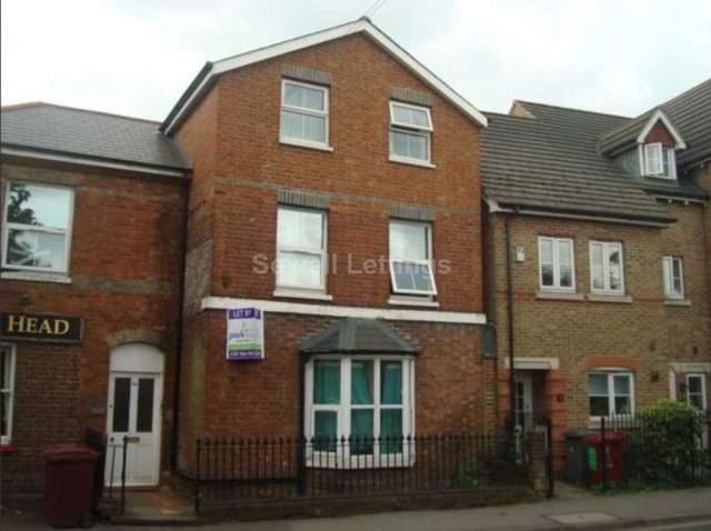  Image of 9 bedroom Detached house to rent in Christchurch Road Reading RG2 at Christchurch Road  Reading, RG2 7AZ