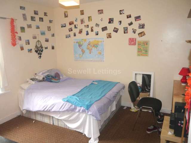  Image of 9 bedroom Detached house to rent in Christchurch Road Reading RG2 at Christchurch Road  Reading, RG2 7AZ