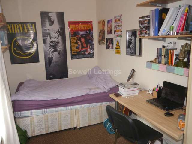  Image of 9 bedroom Detached house to rent in Christchurch Road Reading RG2 at Christchurch Road  Reading, RG2 7AZ