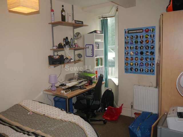  Image of 9 bedroom Detached house to rent in Christchurch Road Reading RG2 at Christchurch Road  Reading, RG2 7AZ