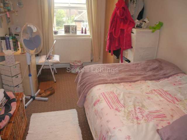  Image of 9 bedroom Detached house to rent in Christchurch Road Reading RG2 at Christchurch Road  Reading, RG2 7AZ