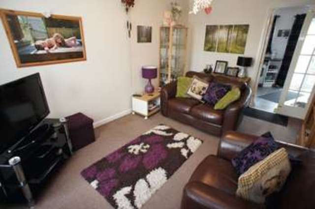  Image of 2 bedroom Terraced house for sale in Claremont Close Westcliff-on-Sea SS0 at Claremont Close  Westcliff-On-Sea, SS0 7UA