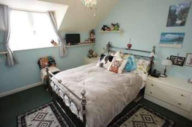  Image of 2 bedroom Terraced house for sale in Claremont Close Westcliff-on-Sea SS0 at Claremont Close  Westcliff-On-Sea, SS0 7UA
