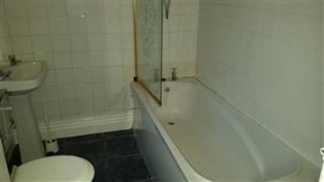  Image of 4 bedroom Terraced house to rent in Claremont Road Wavertree Liverpool L15 at Wavertree  Liverpool, L15 3HL
