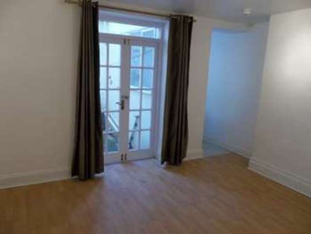  Image of 1 bedroom Flat to rent in Clarence Square Brighton BN1 at Brighton, BN1 2ED