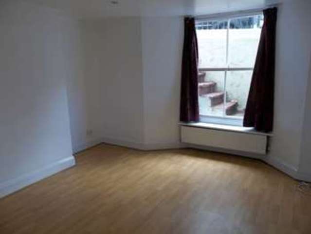  Image of 1 bedroom Flat to rent in Clarence Square Brighton BN1 at Brighton, BN1 2ED