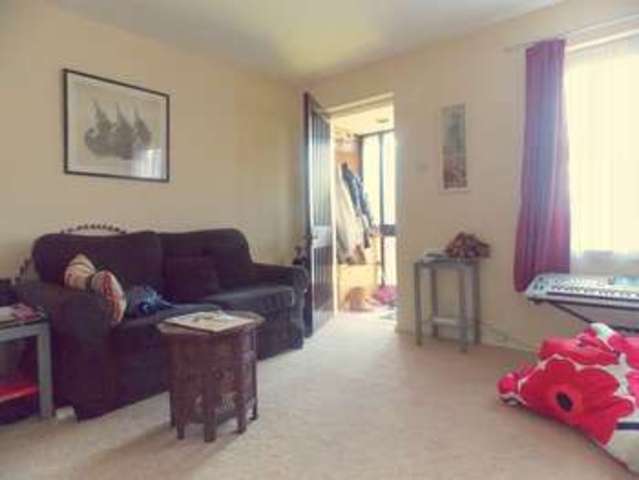  Image of 1 bedroom Flat to rent in Clarkes Drive Uxbridge UB8 at Clarkes Drive  Uxbridge, UB8 3UJ