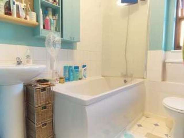  Image of 1 bedroom Flat to rent in Clarkes Drive Uxbridge UB8 at Clarkes Drive  Uxbridge, UB8 3UJ