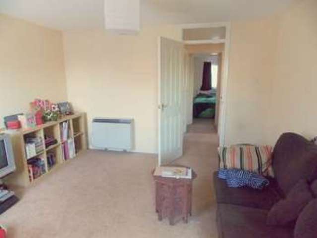  Image of 1 bedroom Flat to rent in Clarkes Drive Uxbridge UB8 at Clarkes Drive  Uxbridge, UB8 3UJ