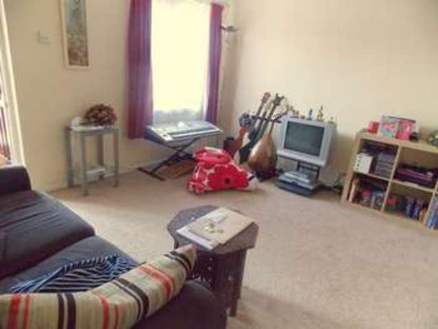  Image of 1 bedroom Flat to rent in Clarkes Drive Uxbridge UB8 at Clarkes Drive  Uxbridge, UB8 3UJ