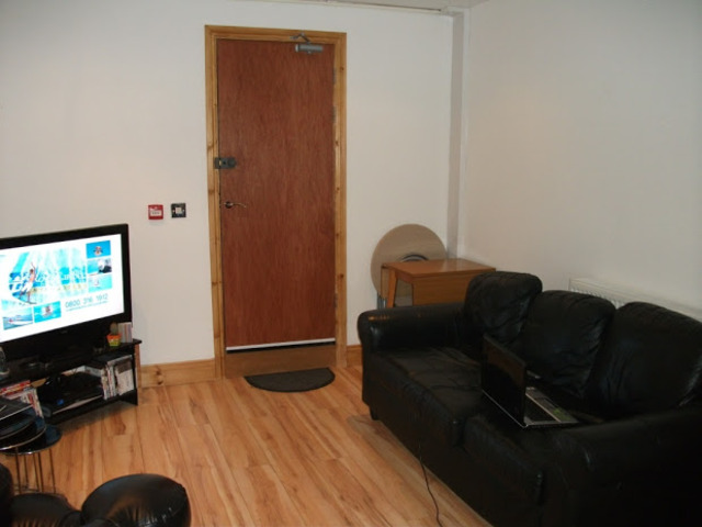  Image of 3 bedroom Apartment to rent in Claude Road Cardiff CF24 at Claude Road  Cardiff, CF24 3QB