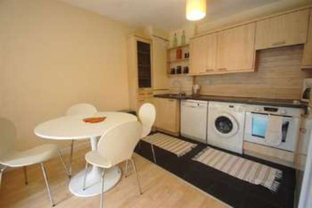  Image of 1 bedroom Apartment to rent in Claudia Place London SW19 at Wimbledon Park, SW19 6ES