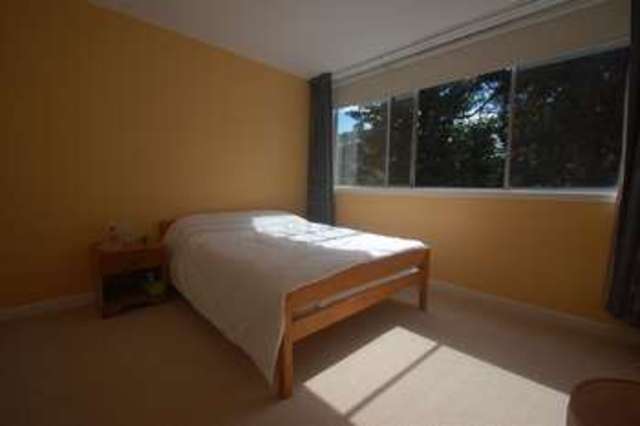  Image of 1 bedroom Apartment to rent in Claudia Place London SW19 at Wimbledon Park, SW19 6ES
