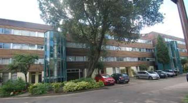  Image of 1 bedroom Apartment to rent in Claudia Place London SW19 at Wimbledon Park, SW19 6ES