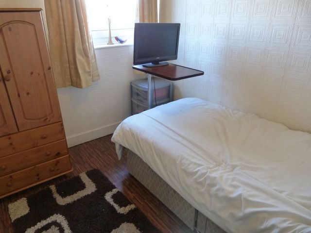  Image of 3 bedroom Terraced house for sale in Clayton Avenue Upton Pontefract WF9 at Clayton Avenue Upton Pontefract, WF9 1JZ