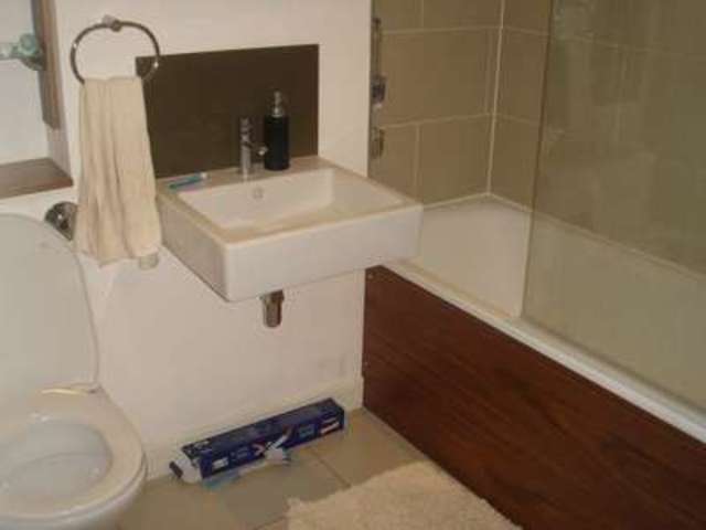  Image of 3 bedroom Flat to rent in Northwick Avenue Harrow HA3 at Northwick Avenue  Harrow, HA3 0DG