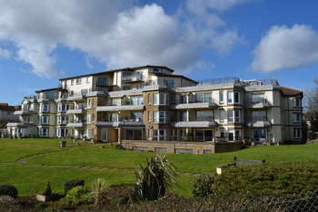  Image of 2 bedroom Flat for sale in The Headlands Cliff Road Torquay TQ2 at Torquay  Cockington, TQ2 6SW