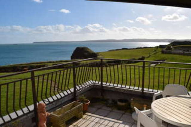  Image of 2 bedroom Flat for sale in The Headlands Cliff Road Torquay TQ2 at Torquay  Cockington, TQ2 6SW