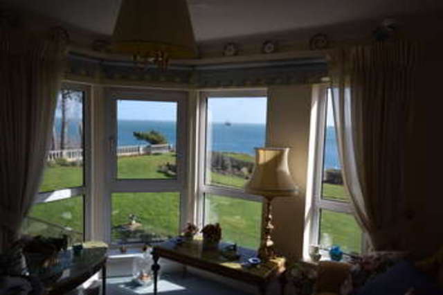  Image of 2 bedroom Flat for sale in The Headlands Cliff Road Torquay TQ2 at Torquay  Cockington, TQ2 6SW