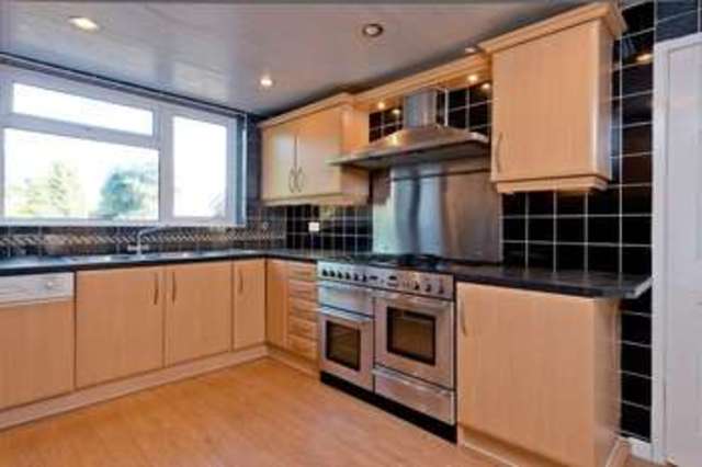  Image of 4 bedroom Detached house for sale in Clifton Road Runcorn WA7 at Clifton Road  Runcorn, WA7 4TA