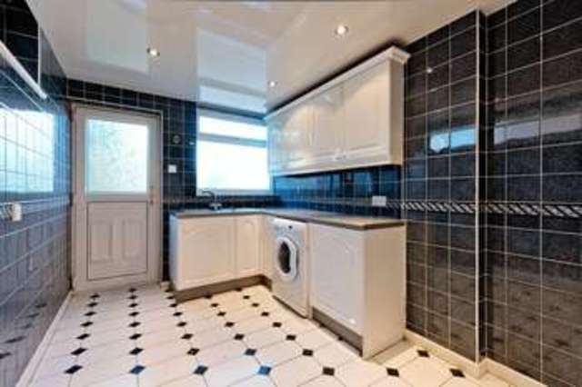  Image of 4 bedroom Detached house for sale in Clifton Road Runcorn WA7 at Clifton Road  Runcorn, WA7 4TA