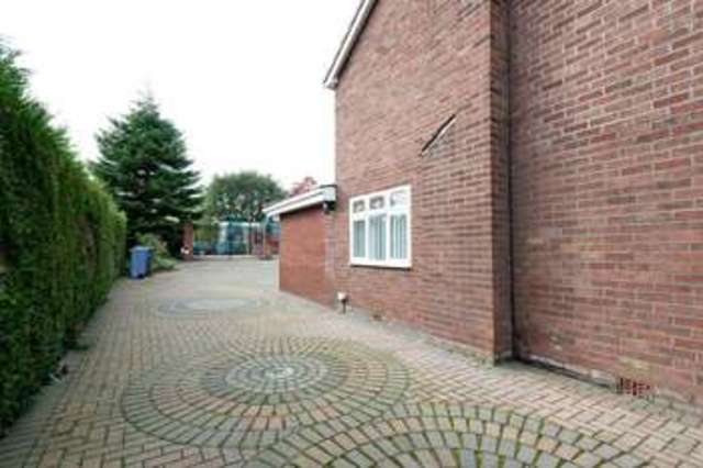  Image of 4 bedroom Detached house for sale in Clifton Road Runcorn WA7 at Clifton Road  Runcorn, WA7 4TA