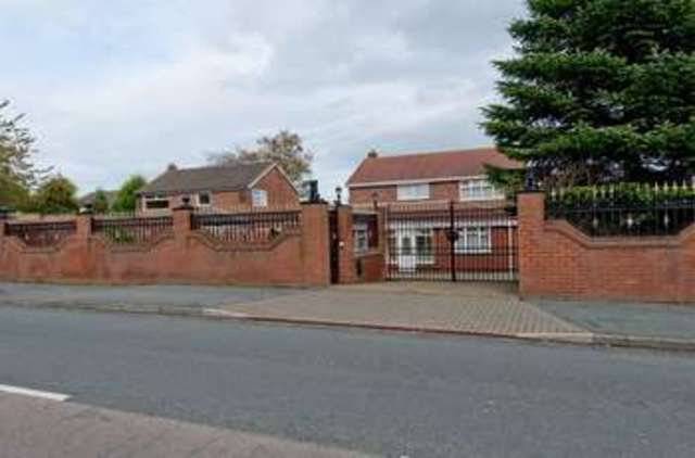  Image of 4 bedroom Detached house for sale in Clifton Road Runcorn WA7 at Clifton Road  Runcorn, WA7 4TA
