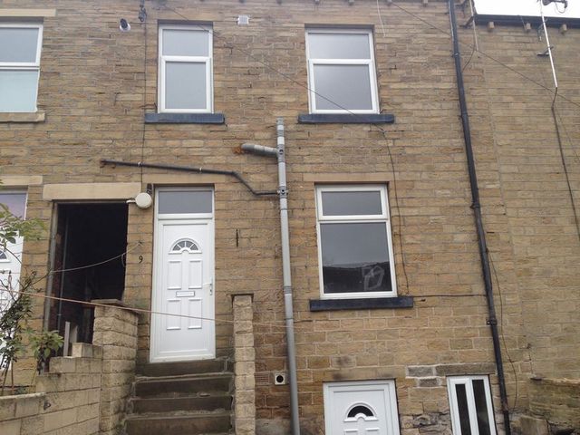  Image of 1 bedroom Flat to rent in Clough Road Huddersfield HD2 at Clough Road  Huddersfield, HD2 2NZ