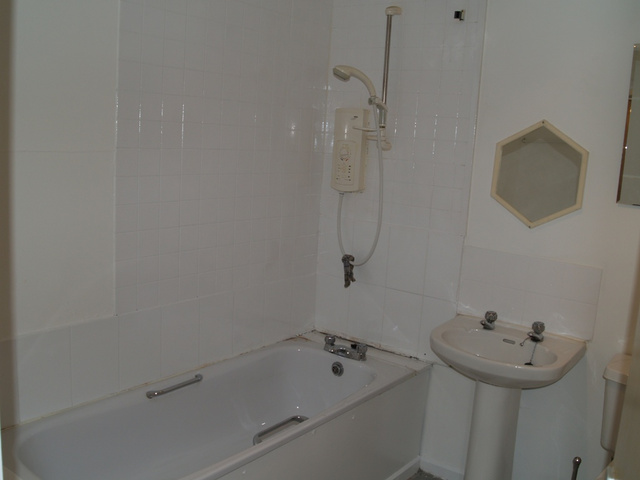  Image of 1 bedroom Flat to rent in Clynder Street Govan Glasgow G51 at Ibrox Glasgow Glasgow, G51 2EW