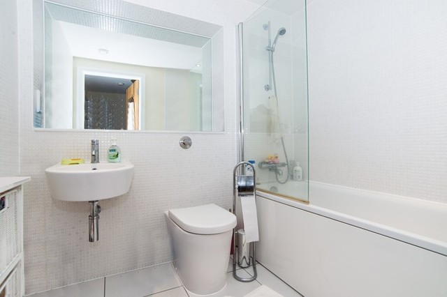  Image of 1 bedroom Flat for sale in Millharbour London E14 at 38 Millharbour  London, E14 9JU