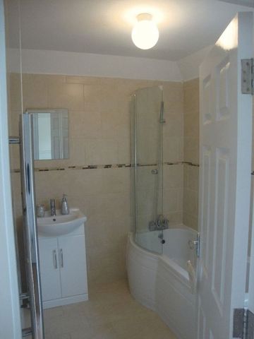  Image of 3 bedroom Semi-Detached house to rent in Colbrook Avenue Hayes UB3 at Colbrook Avenue  Hayes, UB3 1TG