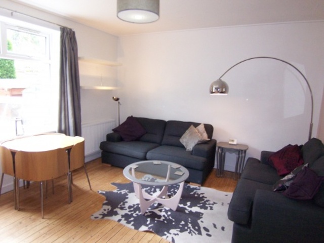 Image of 2 bedroom Flat to rent in Colinton Mains Road Edinburgh EH13 at Colinton Edinburgh Edinburgh, EH13 9BS