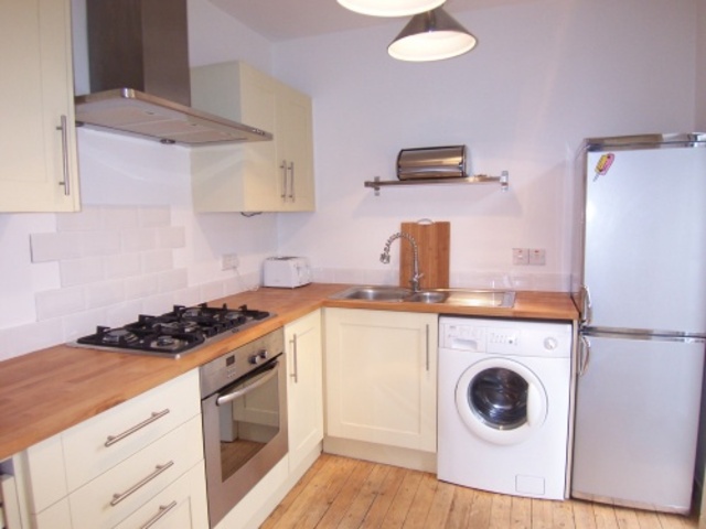  Image of 2 bedroom Flat to rent in Colinton Mains Road Edinburgh EH13 at Colinton Edinburgh Edinburgh, EH13 9BS